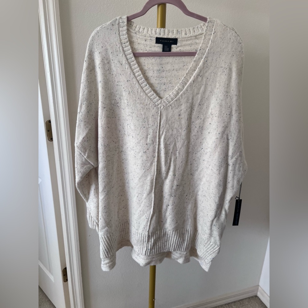 Tahari Women's Speckled Cream V-Neck Sweater 2X NWT